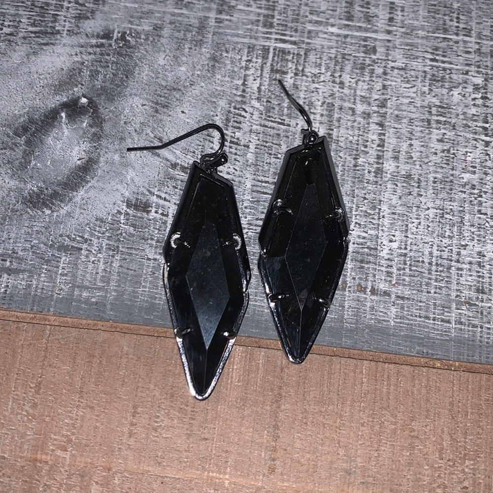 Kendra Scott earring